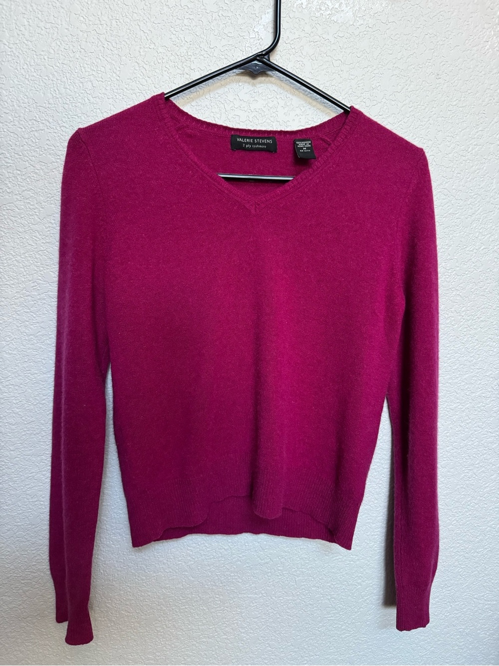 Valerie Stevens 2-Ply Cashmere V-Neck Sweater Women’s M Vibrant Magenta